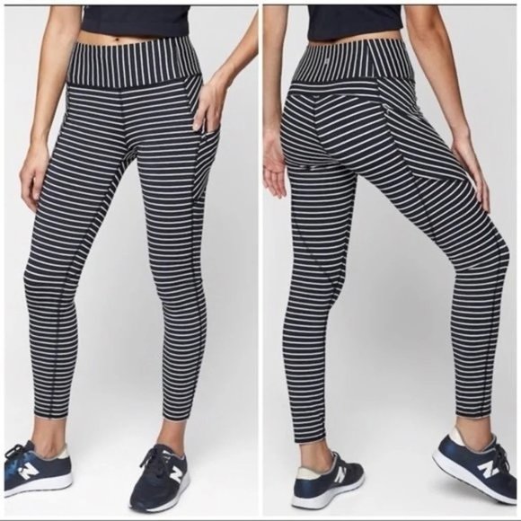 Athleta Pants - Athleta Stripe Contender 7/8 Leggings Navy/White Size Medium EUC
